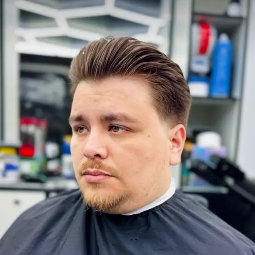 Trabajo de barbería de referencia: degradado bajo con textura.